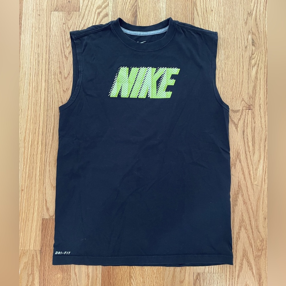 Medium Unisex Nike Cutoff Tank Top